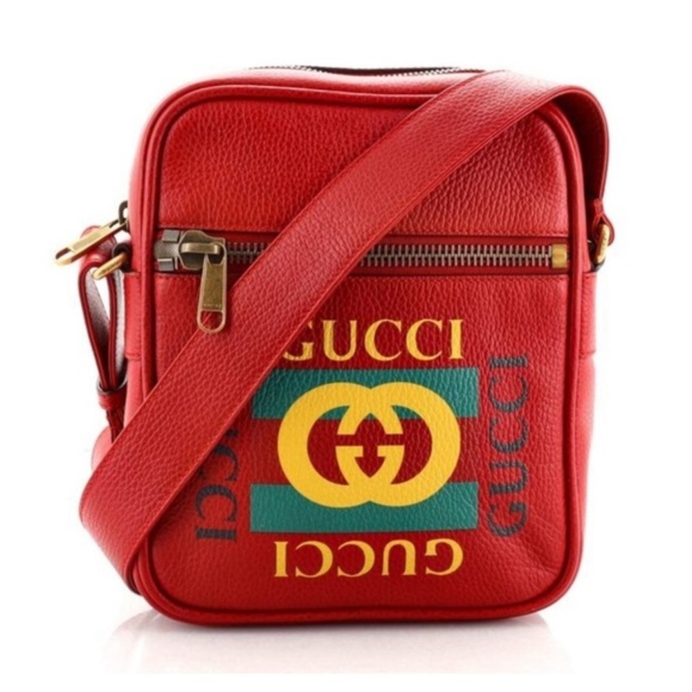 GUCCI Logo Print Leather Grained Calfskin Logo Messenger Bag Hibiscus Red